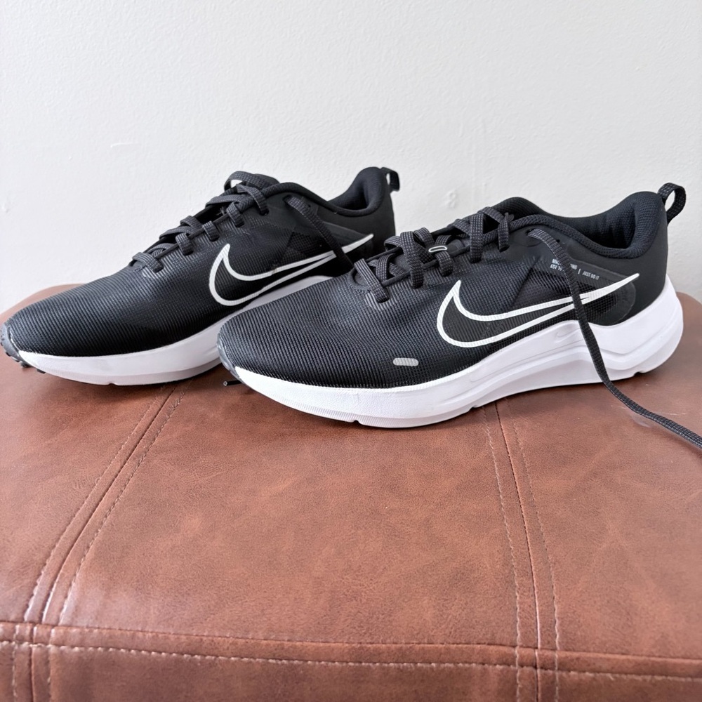 Nike Downshifter 12 Men's Running Shoes Black White Size 9 DD9293-001 - Picture 4 of 9